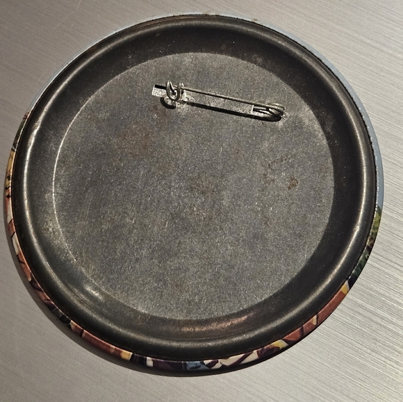 Six flags button. - Picture 2 of 2